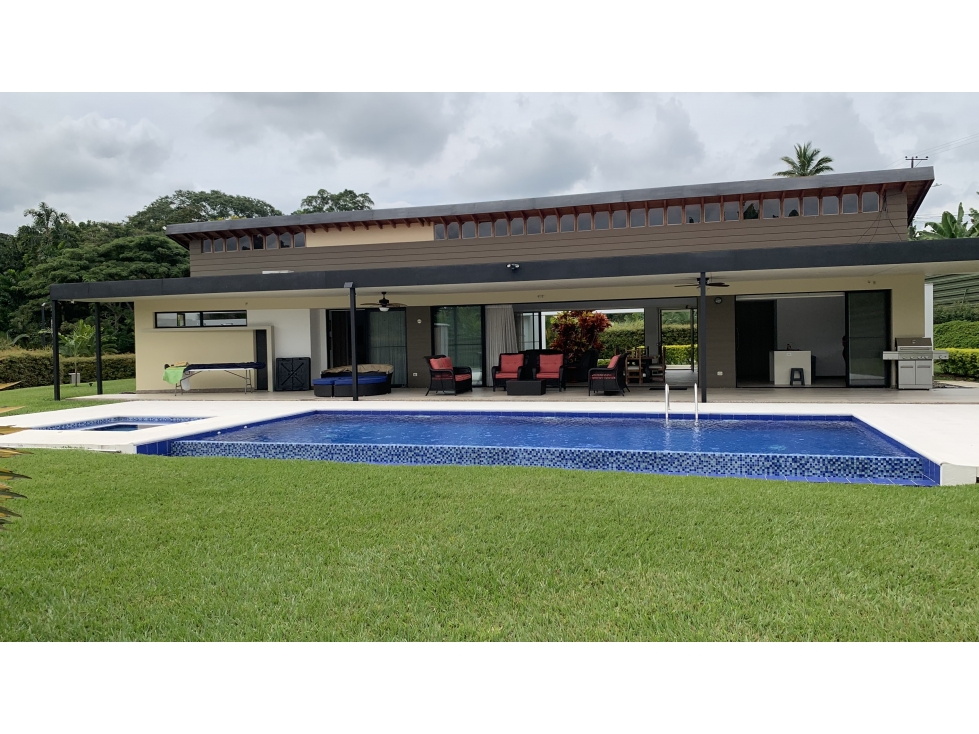 SE VENDE ESPECTACULAR CASA CAMPESTRE CERCA AL CLUB CAMPESTRE — foto 3