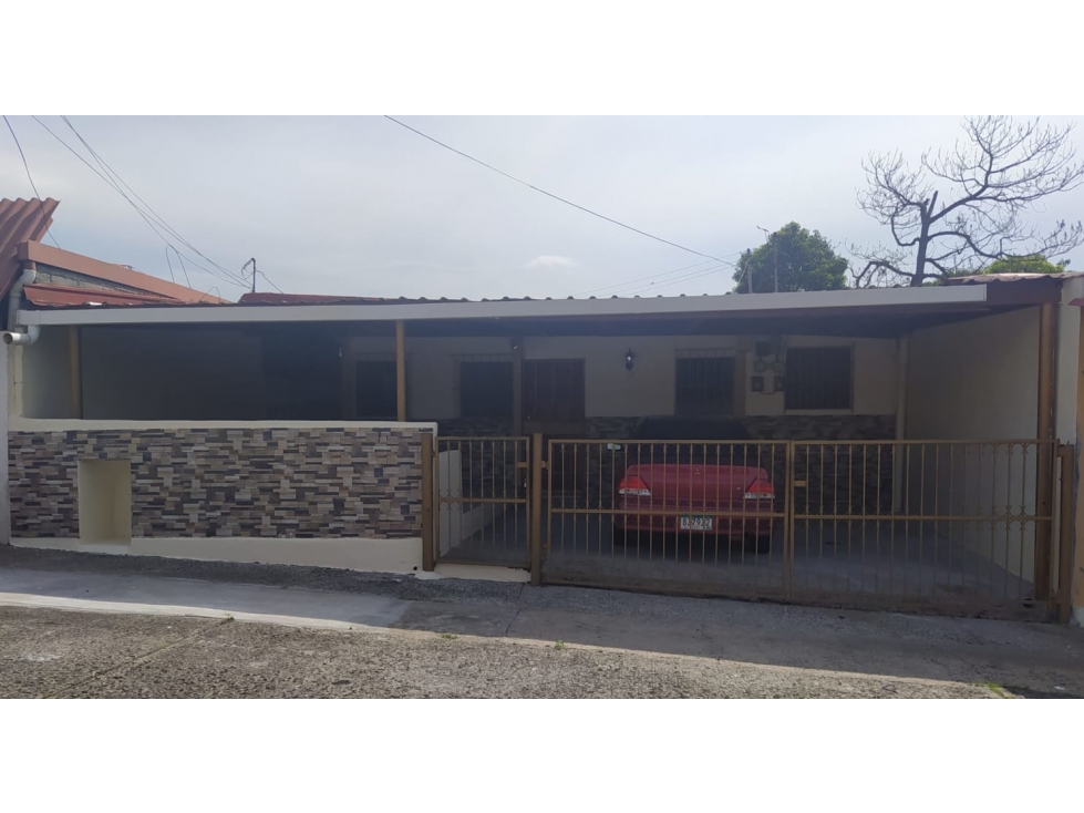 SE ALQUILA CASA EN SAN ANTONIO 4 RECAMARAS $ 750