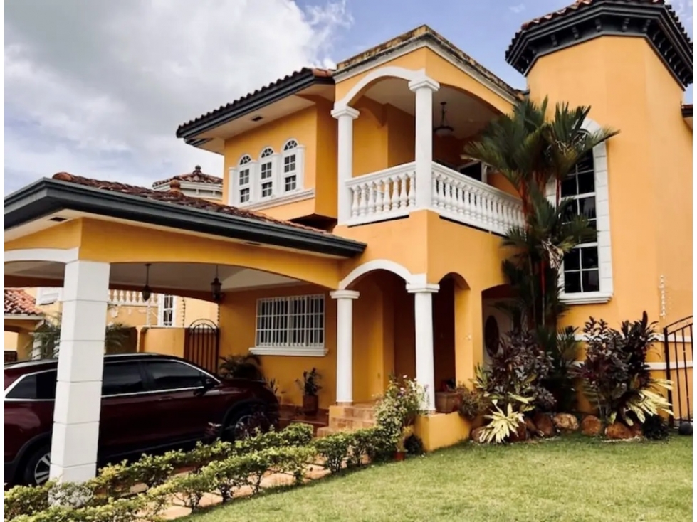 SE VENDE HERMOSA Y AMPLIA CASA EN RAINFOREST VILLAS $470,000