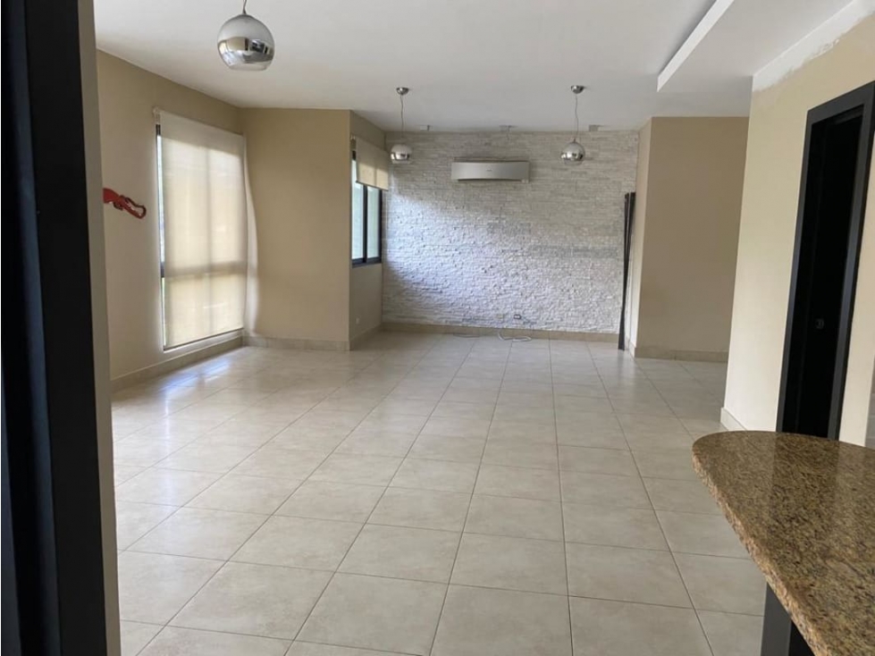 Alquilo Amplio y luminoso apartamento en Altos de Amador — foto 3
