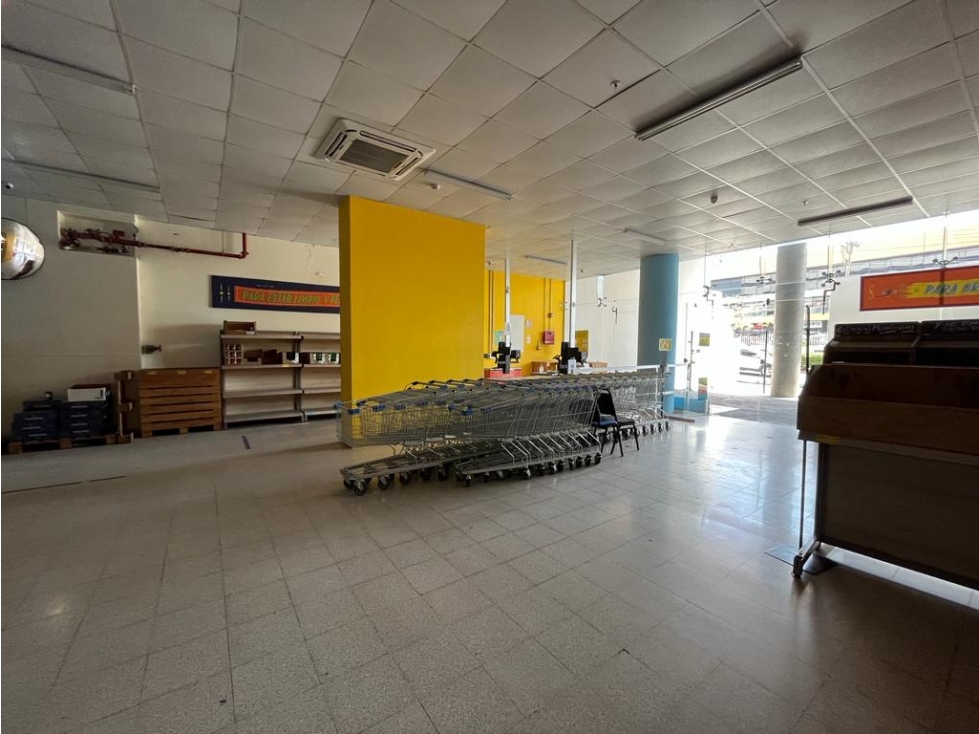 SE ALQUILA LOCAL EN VIA PRINCIPAL >>PLATA BAJA<<