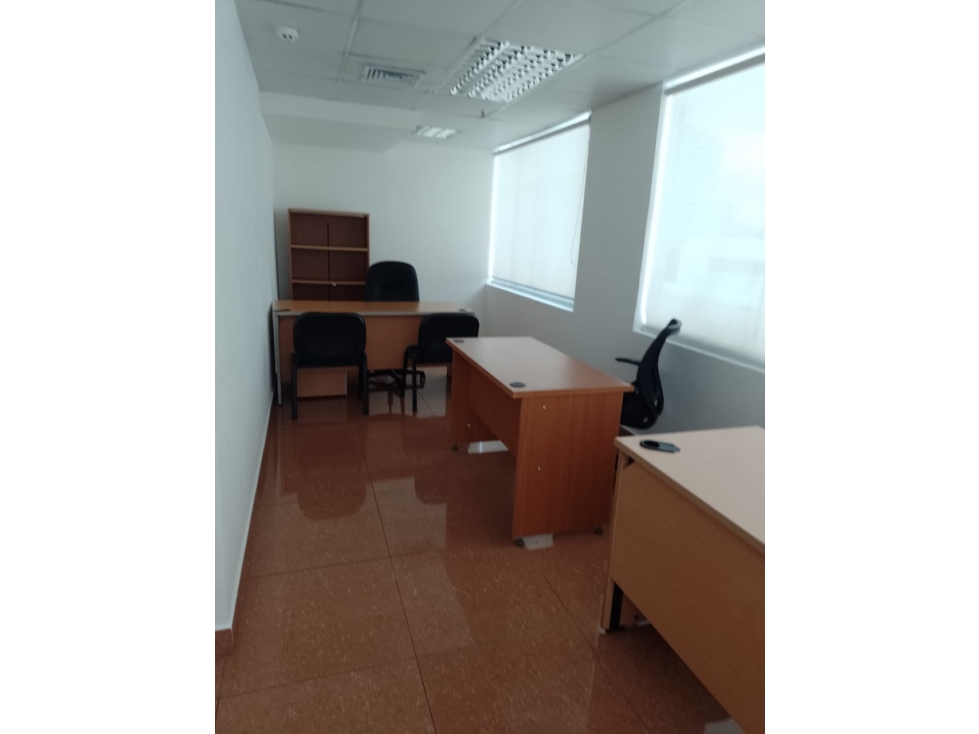 SE ALQUILA OFICINA EN EL CARMEN