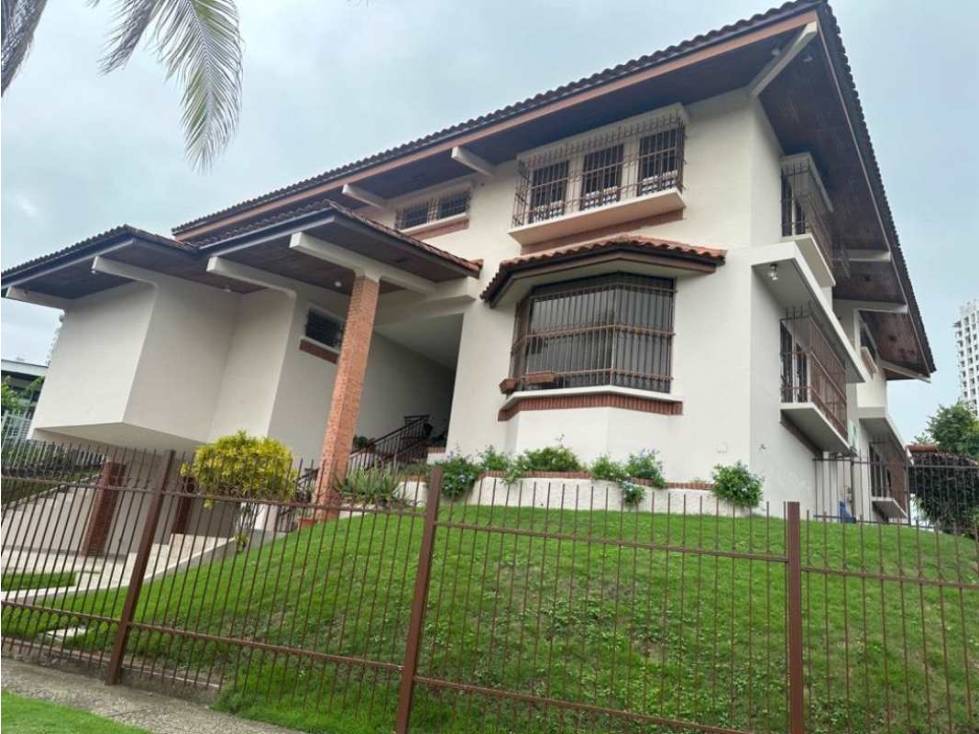 SE ALQUILA HERMOSA CASA EN LA CUIDAD