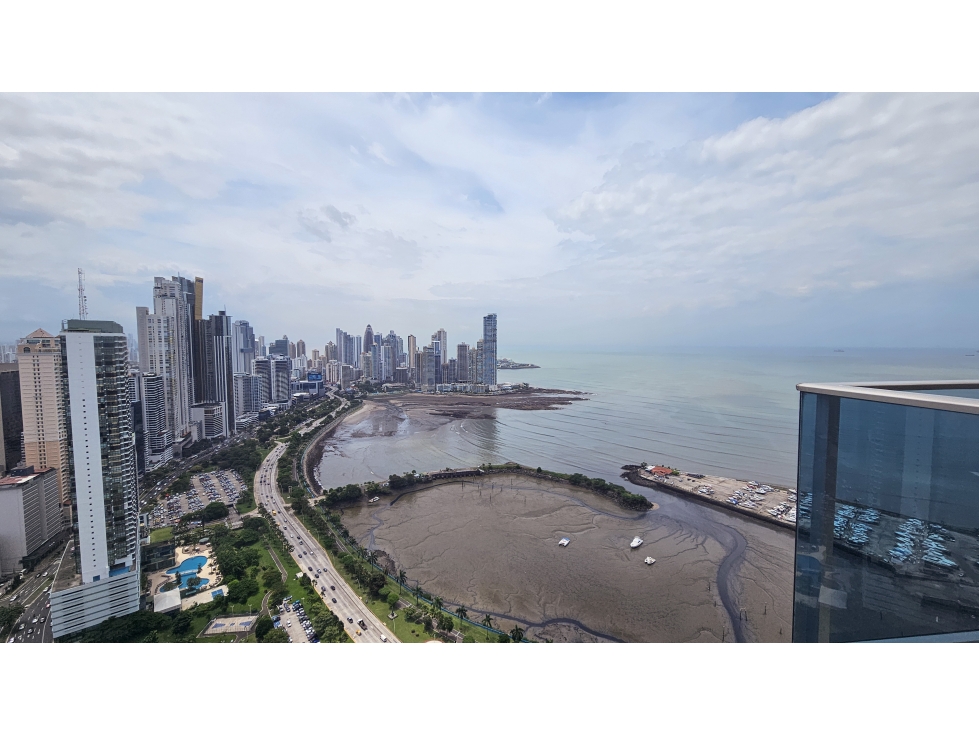 SE ALQUILA APARTAMENTO EN AV. BALBOA