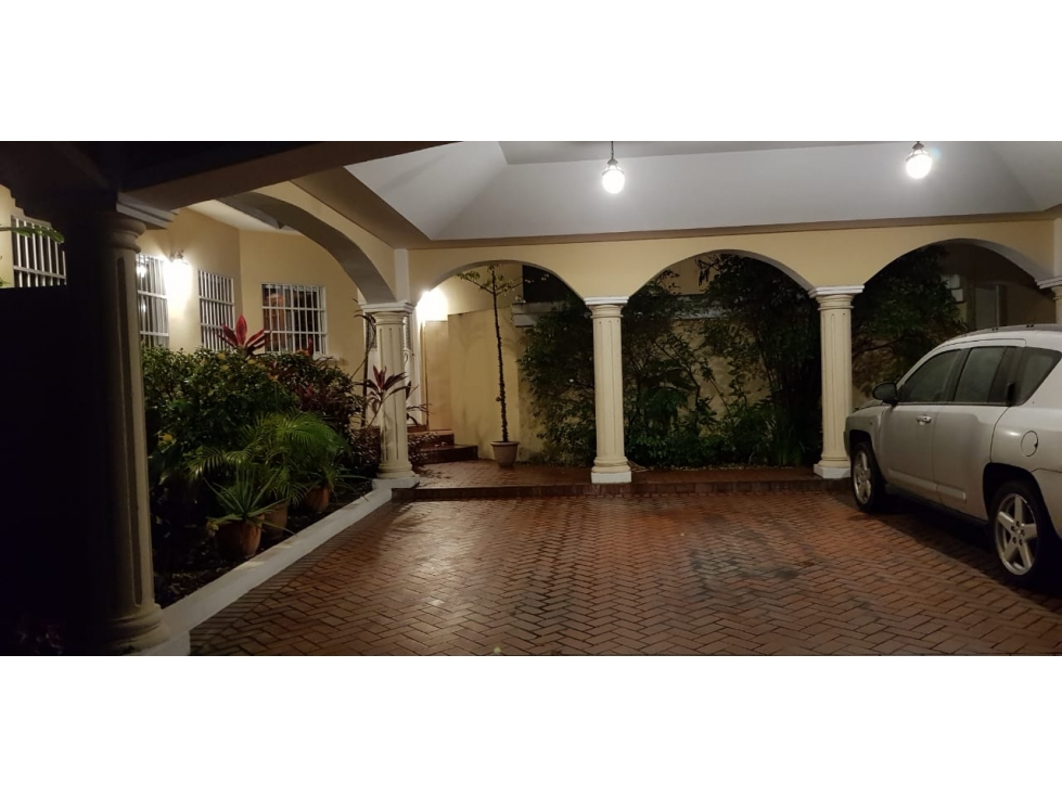 Se vende casa.1.000 Mts2. Hato Pintado USD$895,000,oo