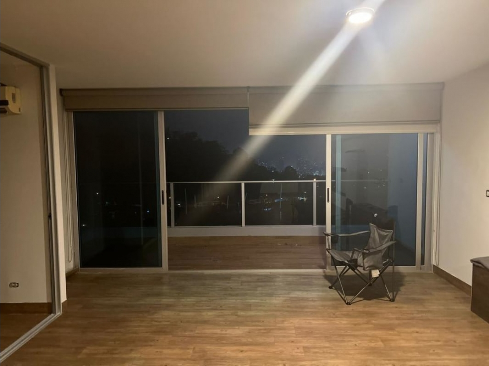 Alquilo Extraordinario y amplio apartamento en villa de las fuentes