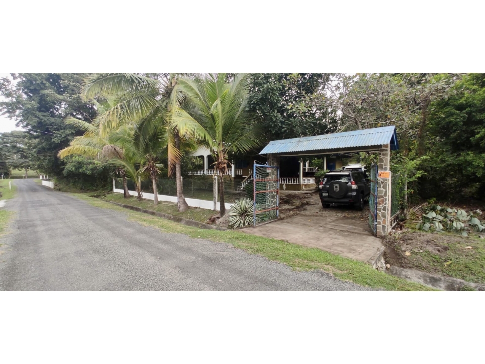 SE VENDE CASA CON PISCINA EN SAN CARLOS $160,000