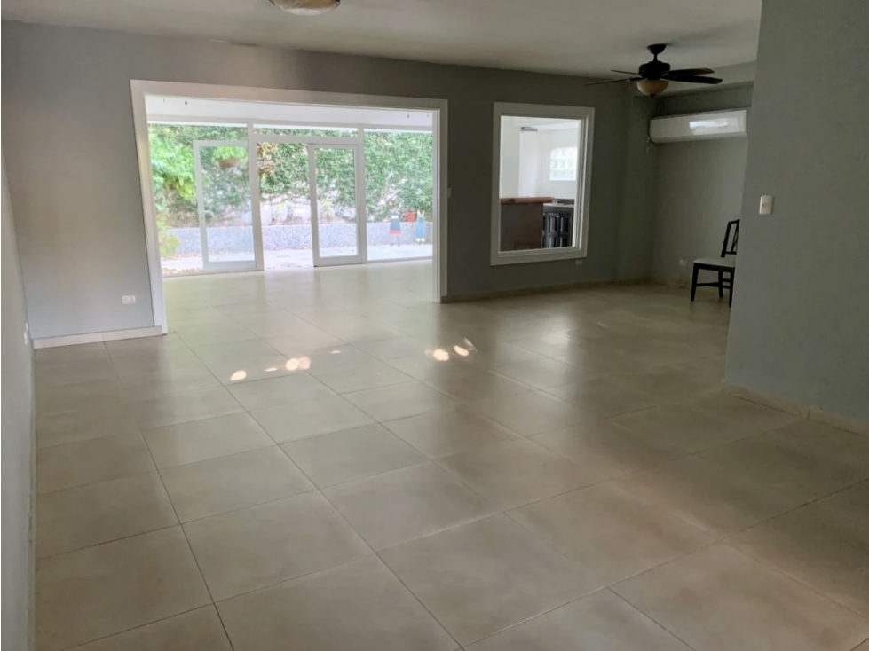 SE VENDE HERMOSA CASA EN LA ALAMEDA