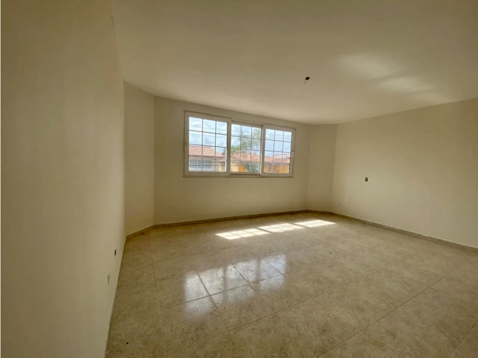 SE VENDE CASA DENTRO DE RESIDENCIAL EN BRISAS DEL GOLF $250,000 — foto 4