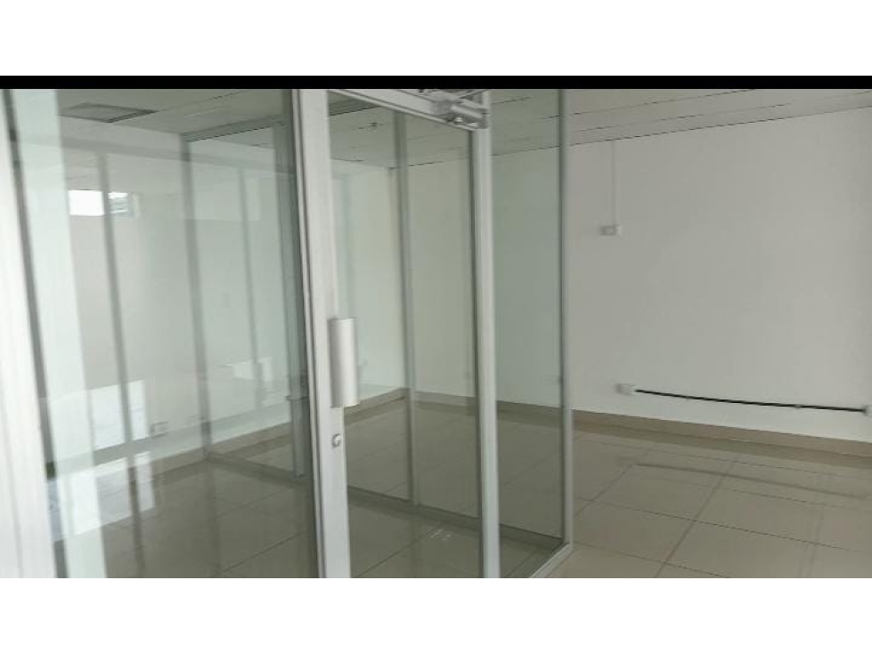 SE ALQUILA OFICINA EN EL CARMEN