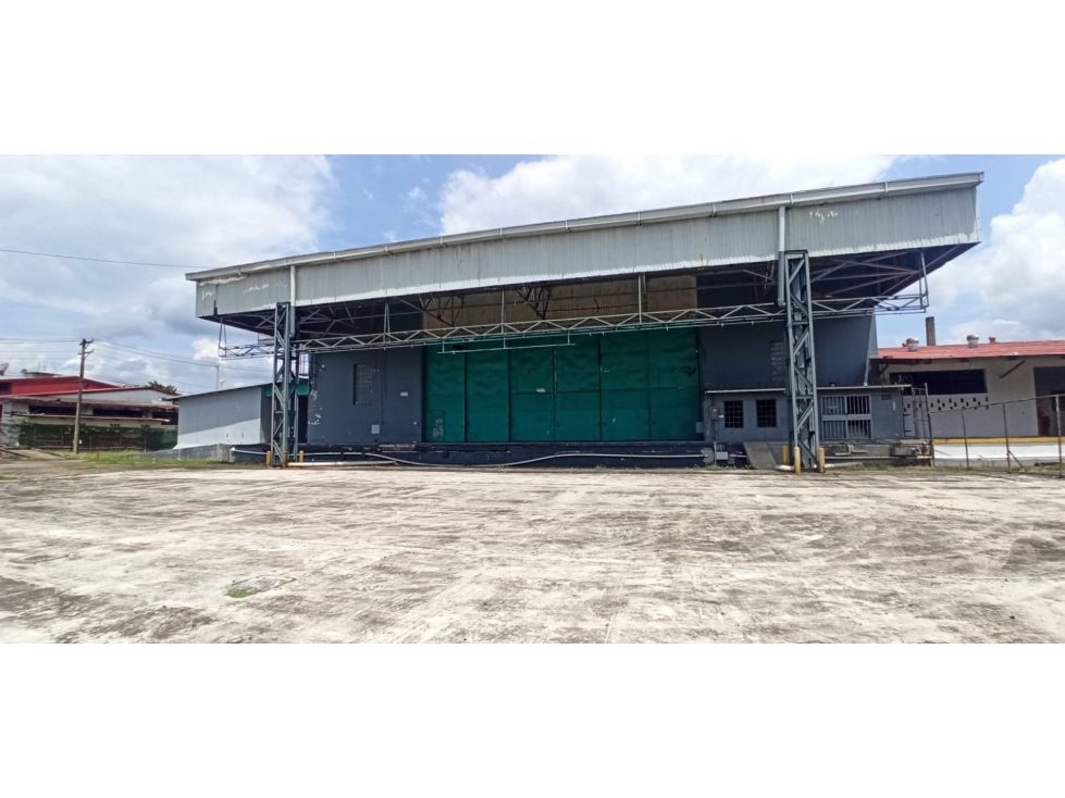 SE ALQUILA BODEGA CERCA DE ALBROOK | 6,803MT2