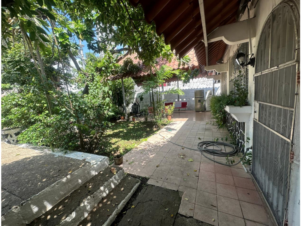 SE VENDE CASA CON TERRENO EN COCO DEL MAR - 2