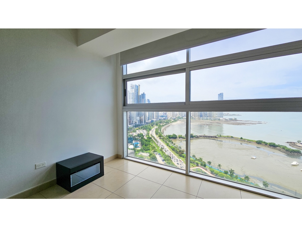 SE VENDE APARTAMENTO CON LINEA BLANCA EN AV. BALBOA