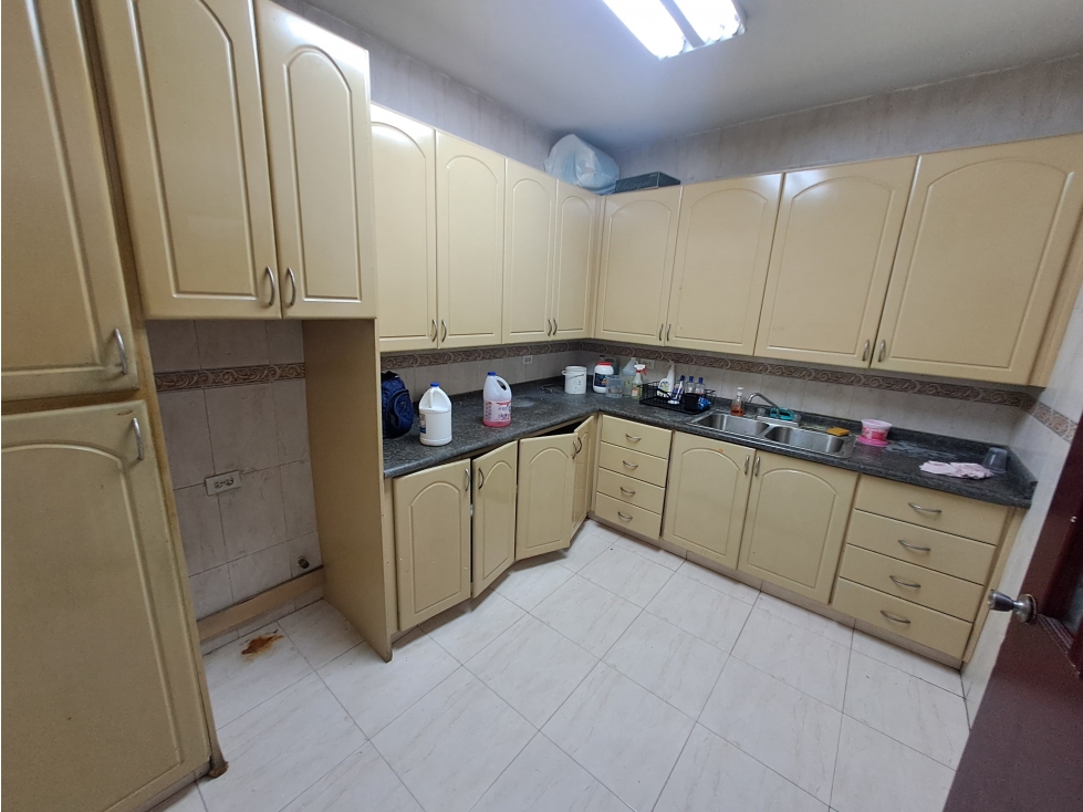 SE ALQUILA CASA COMERCIAL EN BELLA VISTA — foto 4