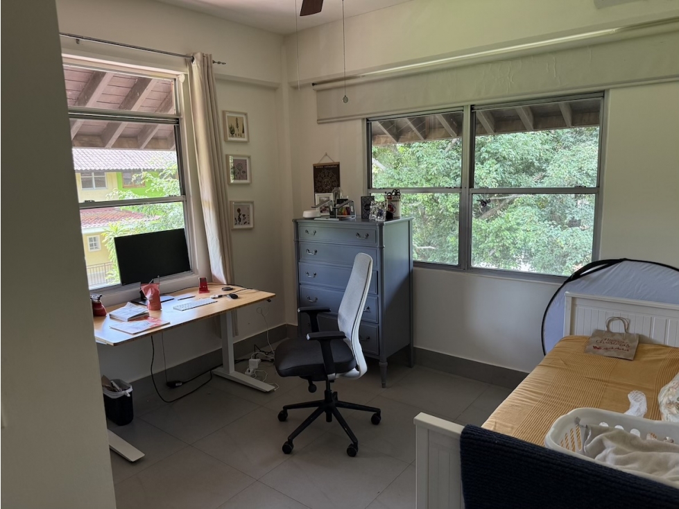 En venta casa de tres niveles en Clayton — foto 6