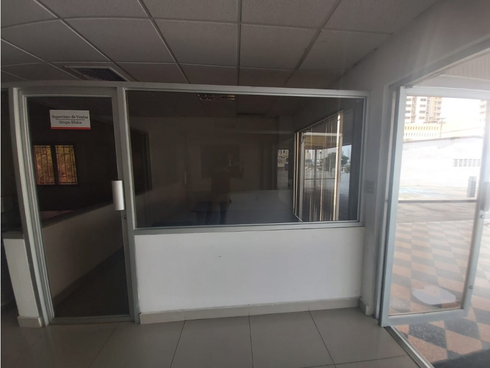 Alquilo Edificio Comercial Rio Abajo 3800m2 15000 a 17000$ NEGOCIABLE - 2