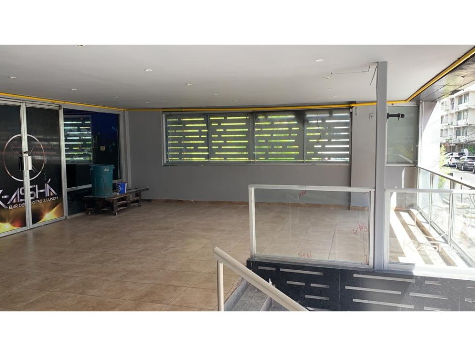 Se alquilan 3 locales comerciales en la misma plaza $1350 - 5