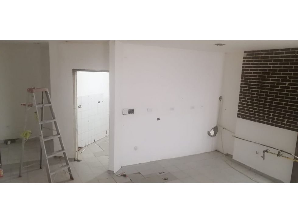 Se alquila local comercial en 12 de octubre 120m2 / mezzanine $2000 - 3
