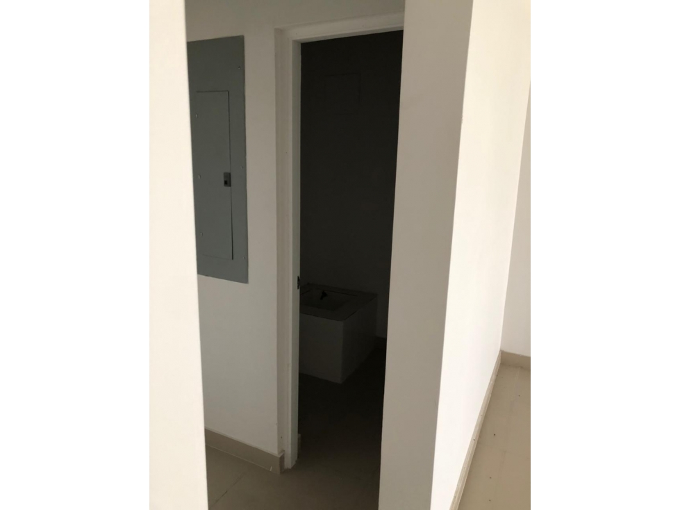Se alquila local comercial de 97m2 en condados del rey $1200 — foto 4