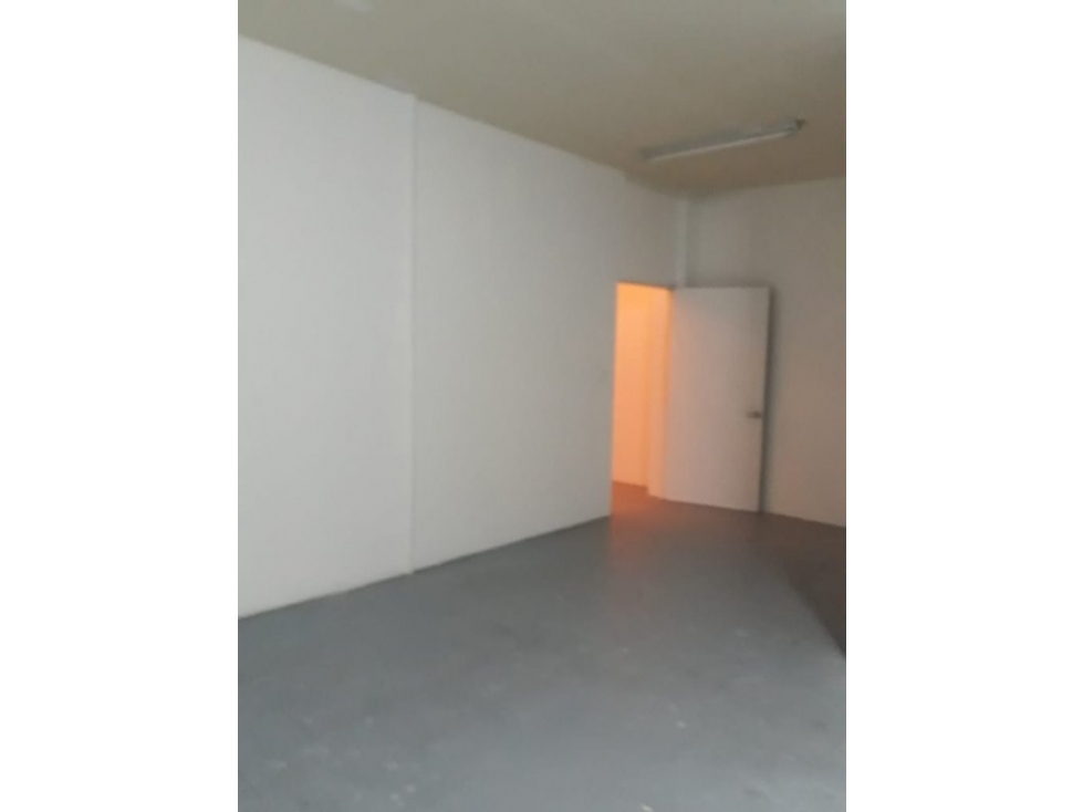 SE ALQUILA LOCAL COMERCIAL EN SANTA ANA $1000 - 4