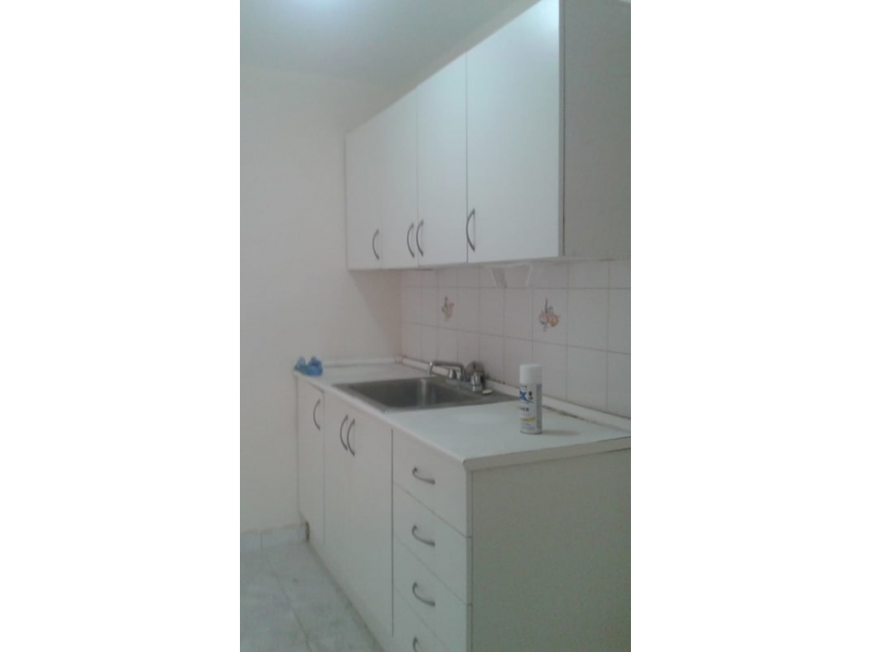 Alquilo apartamento en parque lefevre - 1