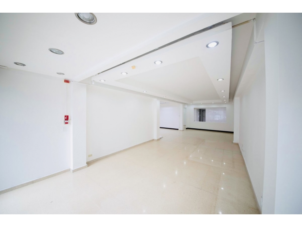 Se alquila Local en Obarrio con Vitrina a la calle 300Mts $4,500