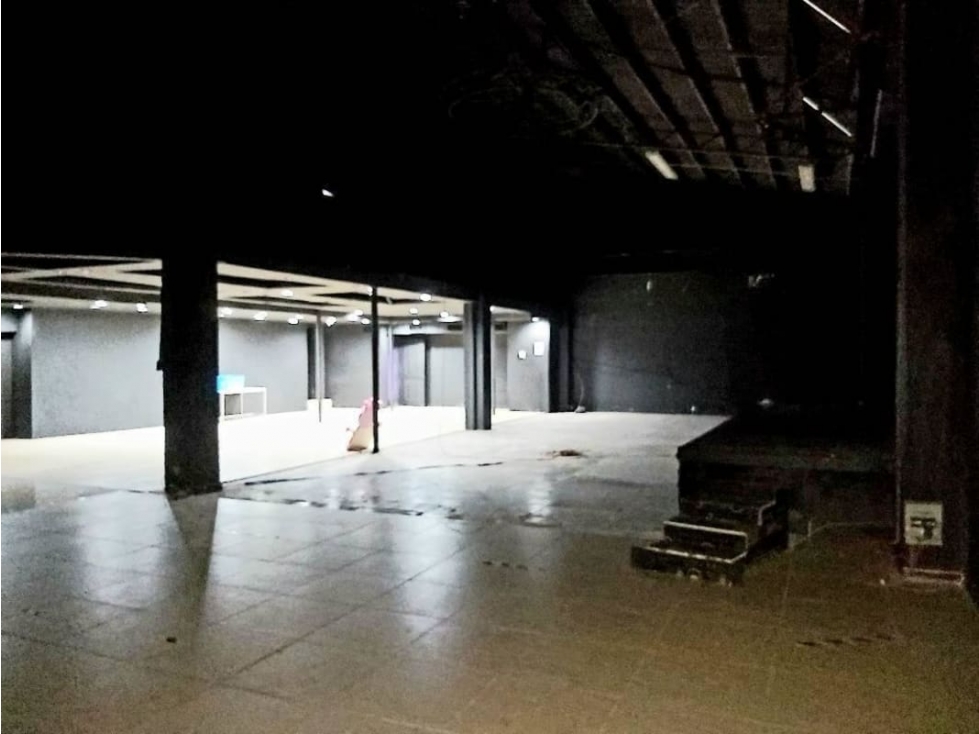 SE ALQUILA AMPLIO LOCAL COMERCIAL EN TUMBA MUERTO