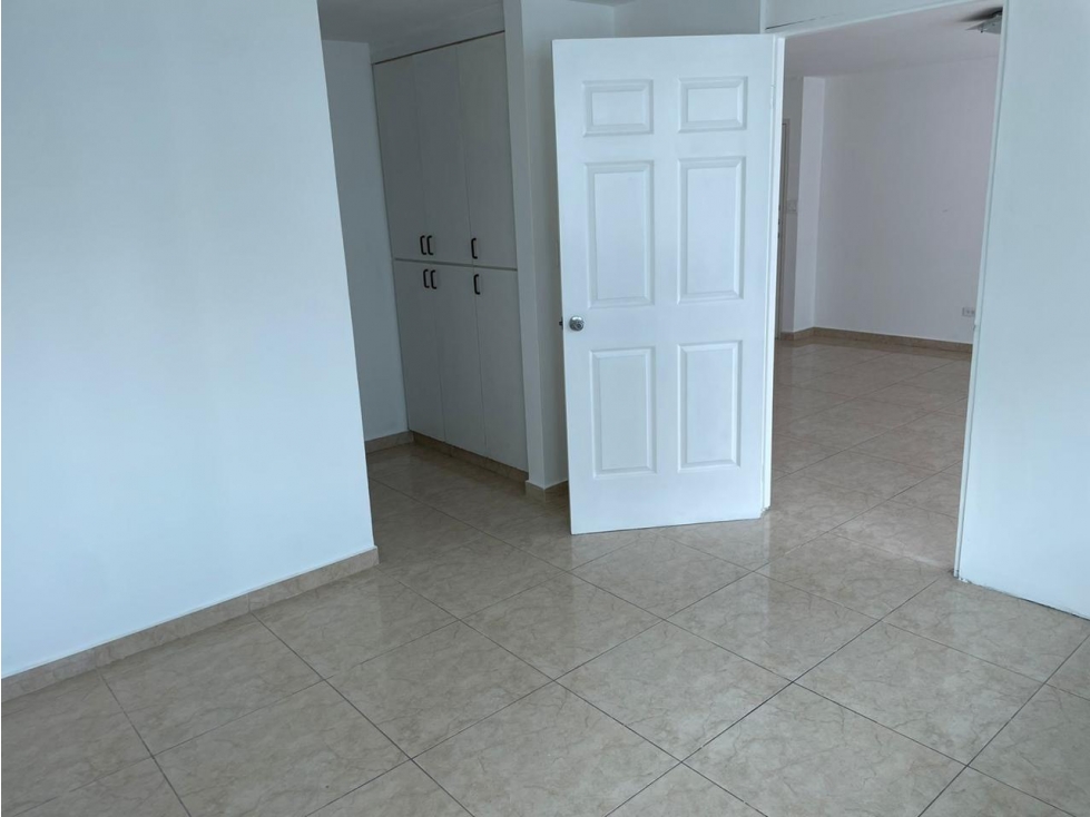 FS 2378 ALQUILER DE AMPLIO APARTAMENTO EN MARBELLA LINEA BLANCA 4R