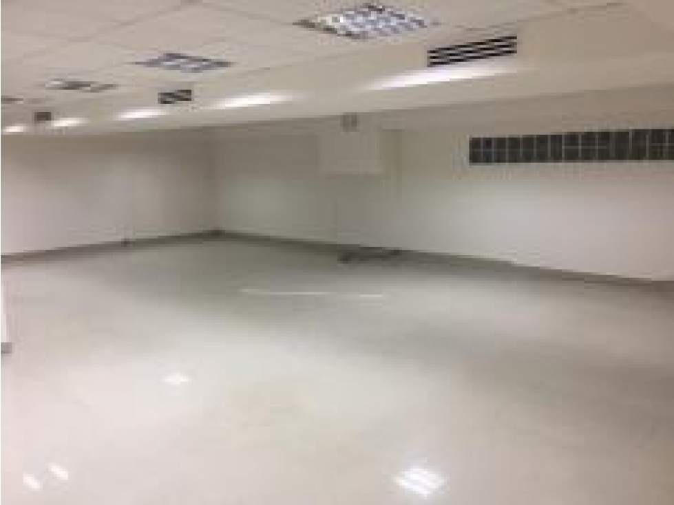 se alquila local para oficina planta baja en Bella Vista 500Mts $5,000