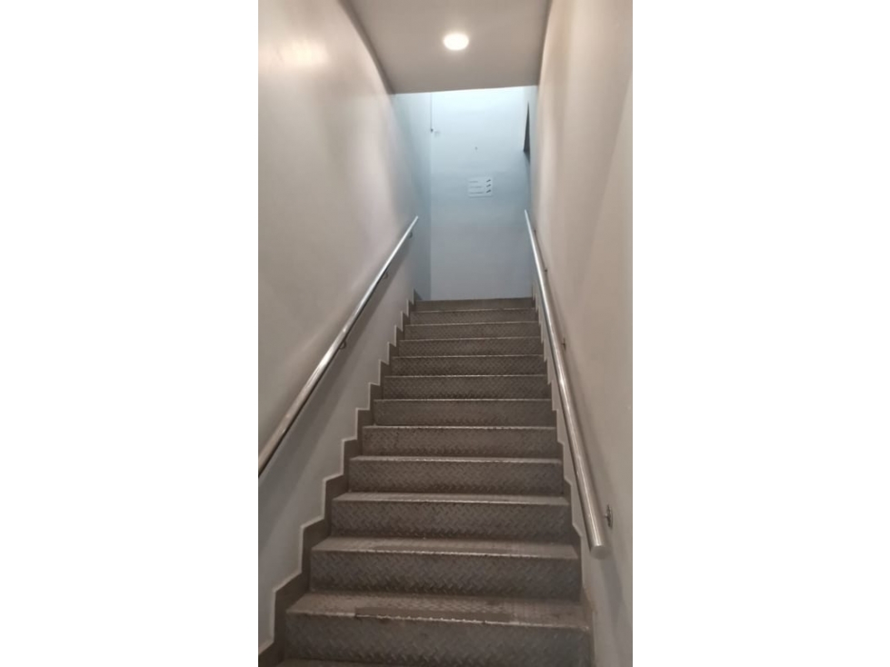 Se Alquila Galera Oficina Parque Lefevre 800 Mts $7.000.oo - 5