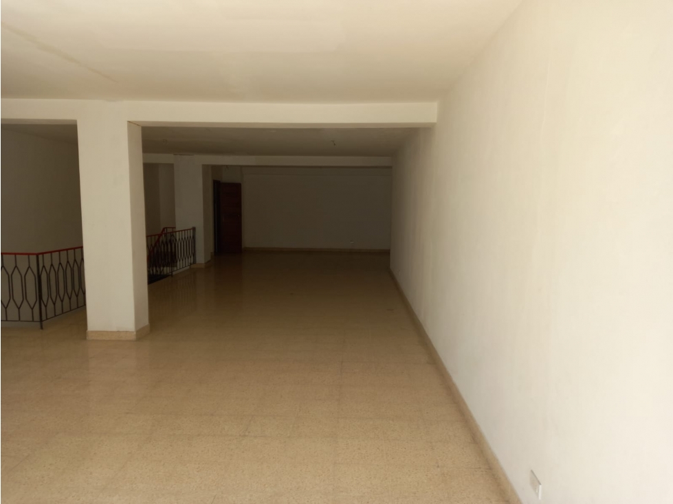 Se Alquilan 2 Locales con Mezanine 210 y 173 Mts $2.500.oo c/u - 3