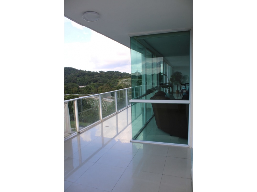 Alquilo espectacular penthouse en albrook