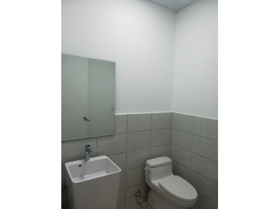 Se alquila Oficina en Costa del Este 50 Mts $990 — foto 4