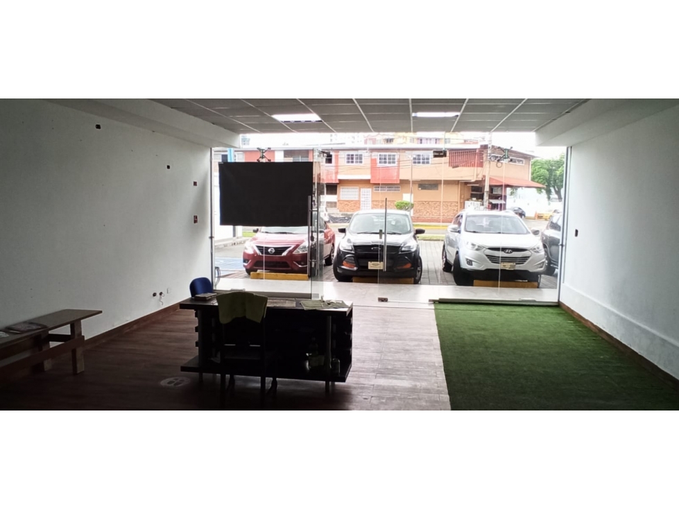 Se Alquila local Parque Lefevre 132m2 PB+120 mt2 mezanine,$3000 - 2