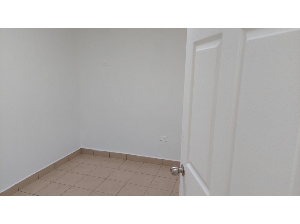 SE VENDE local comercial de 300m2 en San Miguelito $220,000 — foto 5