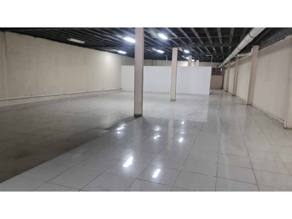 Se alquila Local en La Av. Fernandez de Córdoba 360 Mts y 450 Mts — foto 2