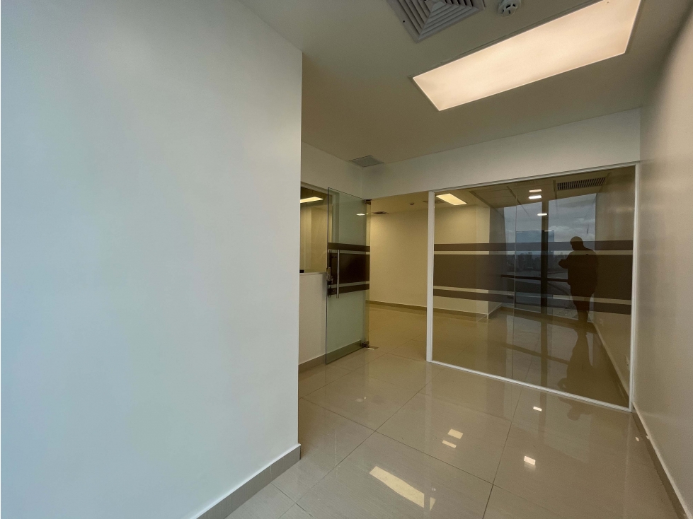 Se Vende o Alquila Estupenda oficina en Costa del Este!! 94mt2 — foto 2