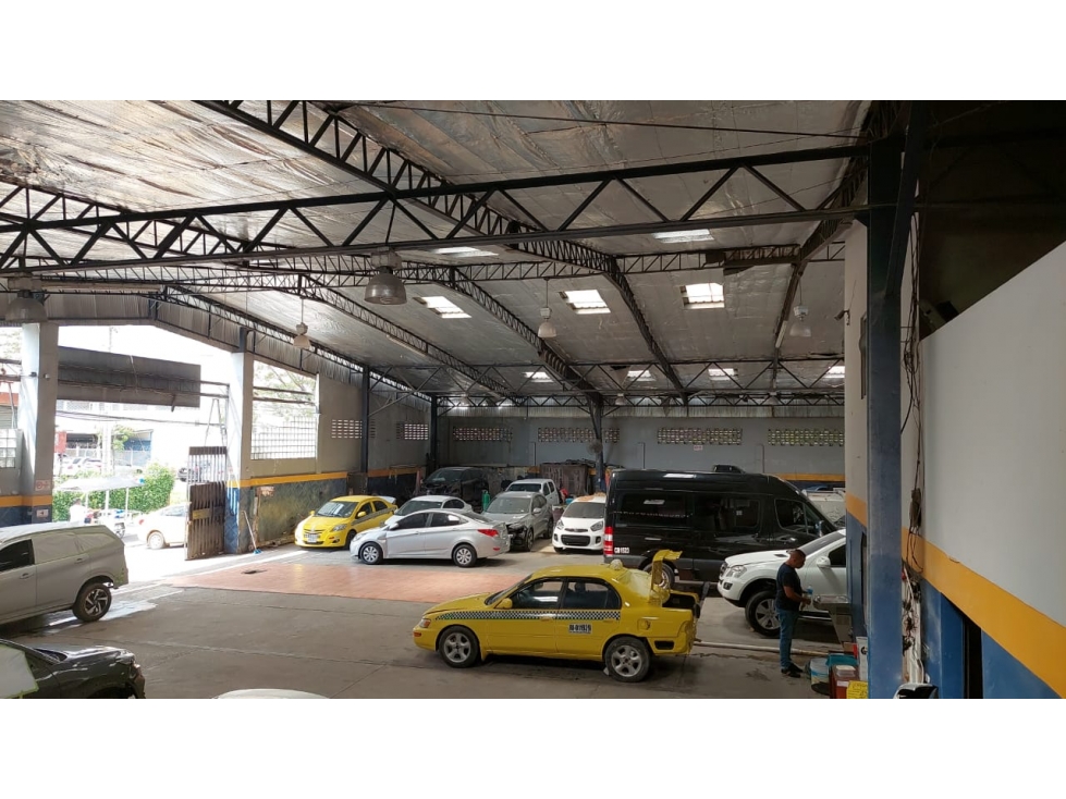 Se Alquila Galera Taller en Parque Lefevre 700 mts2 USD$5,000,00 - 2
