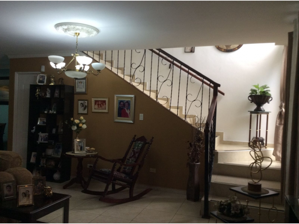 Se vende hermosa casa en Nuevo Reparto de Panamá $235,000 AM — foto 2