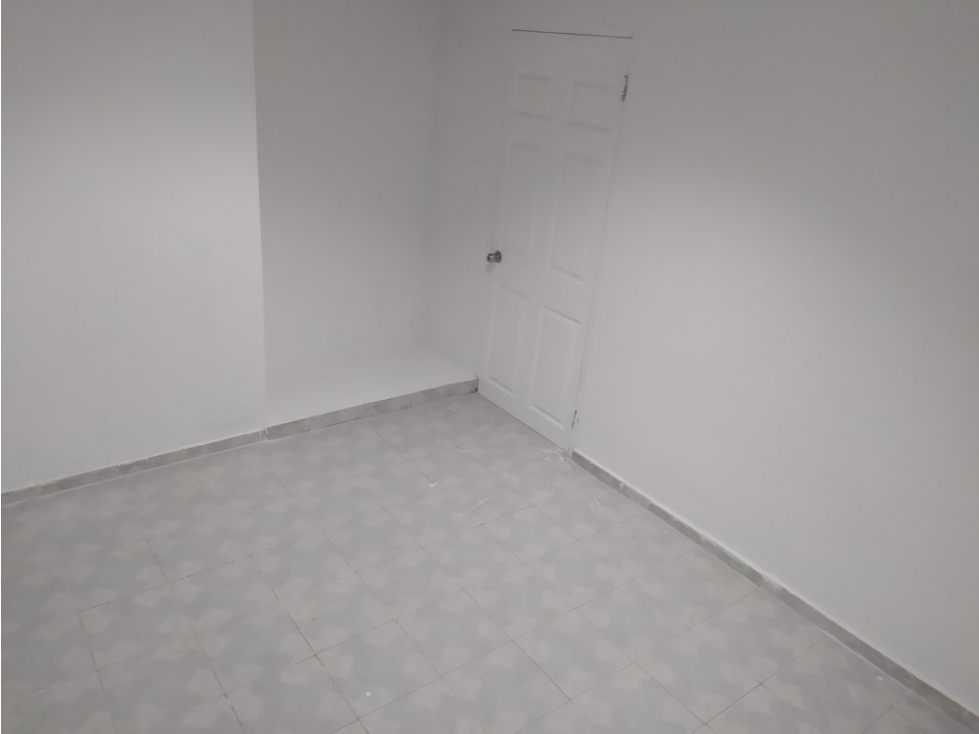 SE ALQUILA CASA EN SAN ANTONIO 4 RECAMARAS $ 750 — foto 2