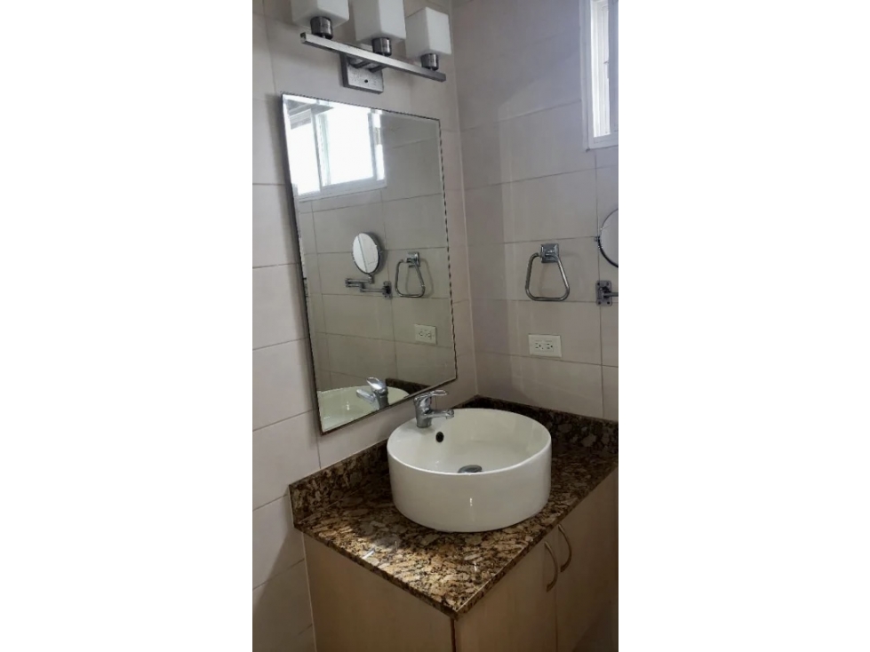 SE VENDE CASA EN PASEO DEL NORTE PH ALPES $225,000 AM - 6