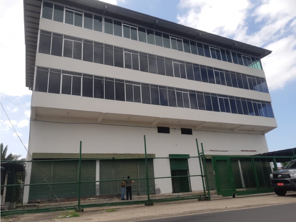 SE ALQUILA EDIFICIO EN JUAN DIAZ A 300 MTRS DE LA IGLESIA -I.G.