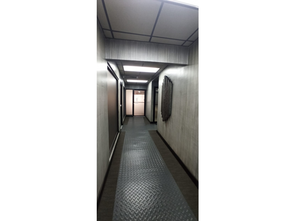 SE ALQUILA OFICINA EN BELLA VISTA ZONA BANCARIA -I.G. — foto 4