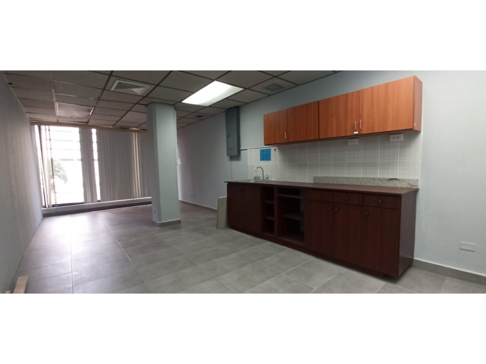 SE ALQUILA OFICINA EN BELLA VISTA ZONA BANCARIA -I.G. — foto 3