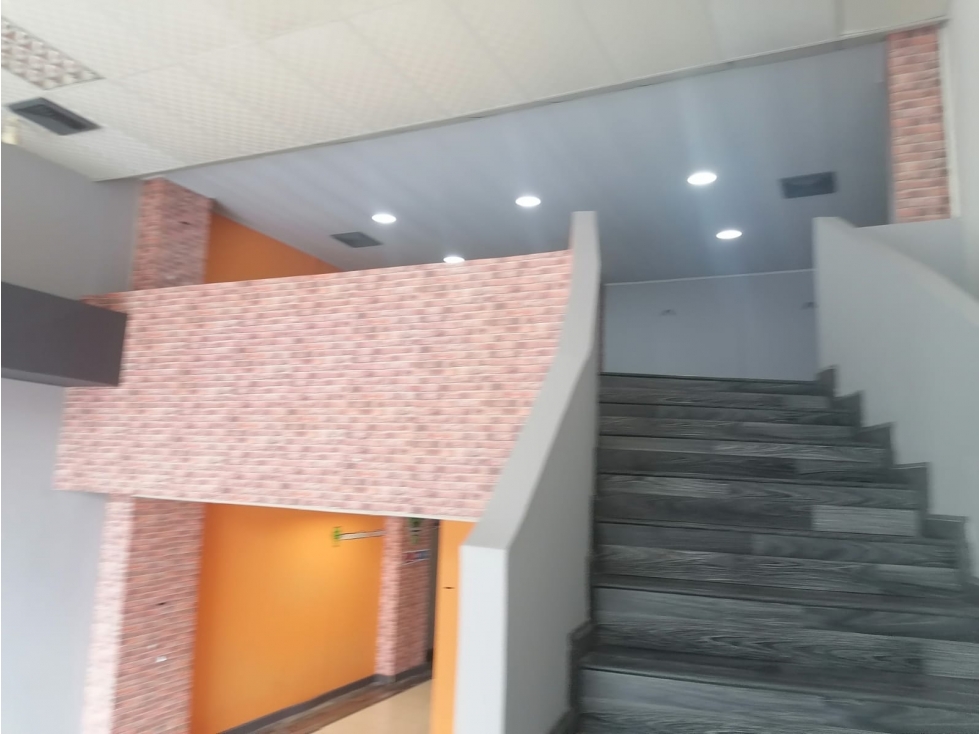 SE ALQUILA LOCAL EN CALLE 50 >>VIA PRINCIPAL<<