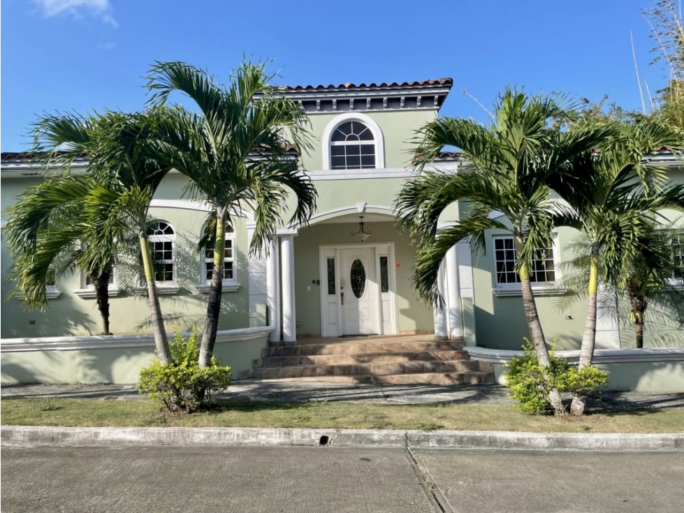 SE VENDE HERMOSA CASA EN ANCON