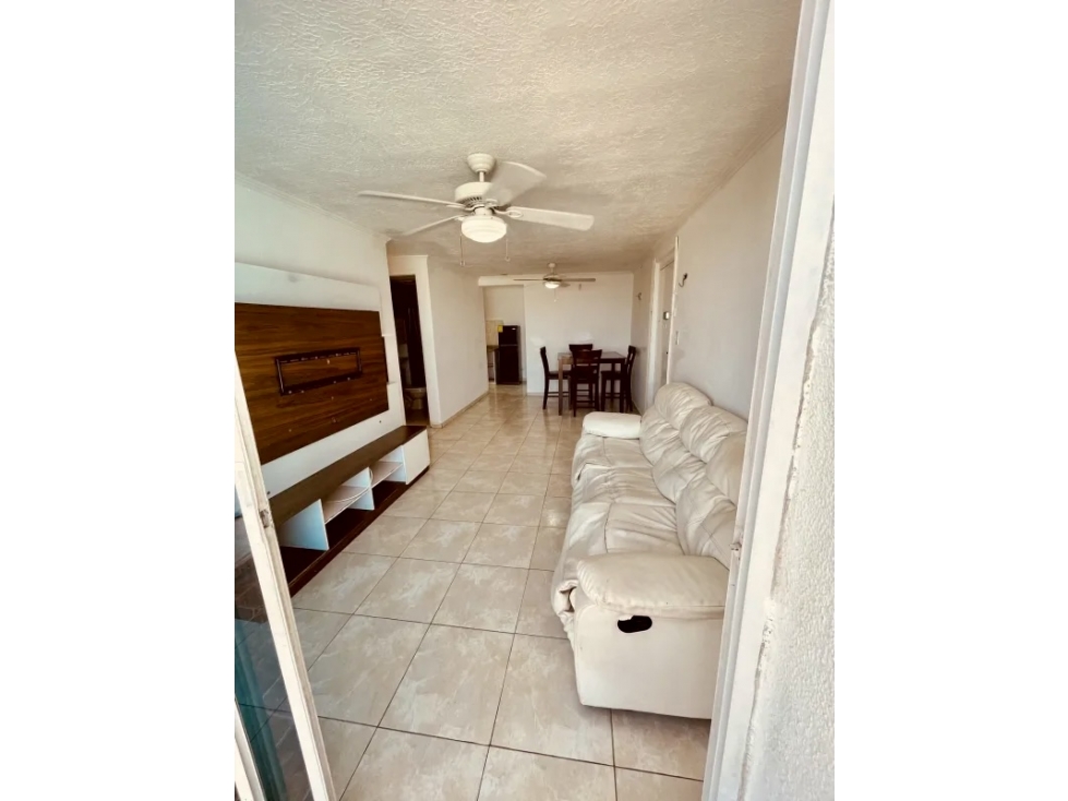 SE ALQUILA APARTAMENTO LINEA BLANCA EN PUEBLO NUEVO
