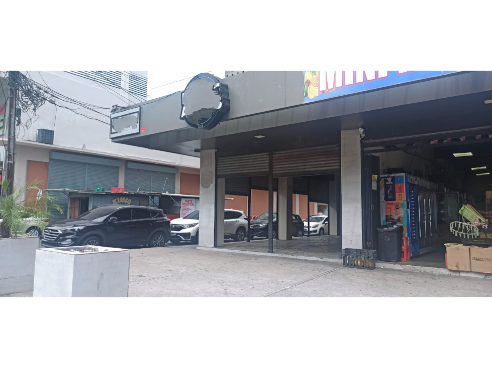 SE ALQUILA LOCAL ESQUINERO EN AVE CENTRAL - 2