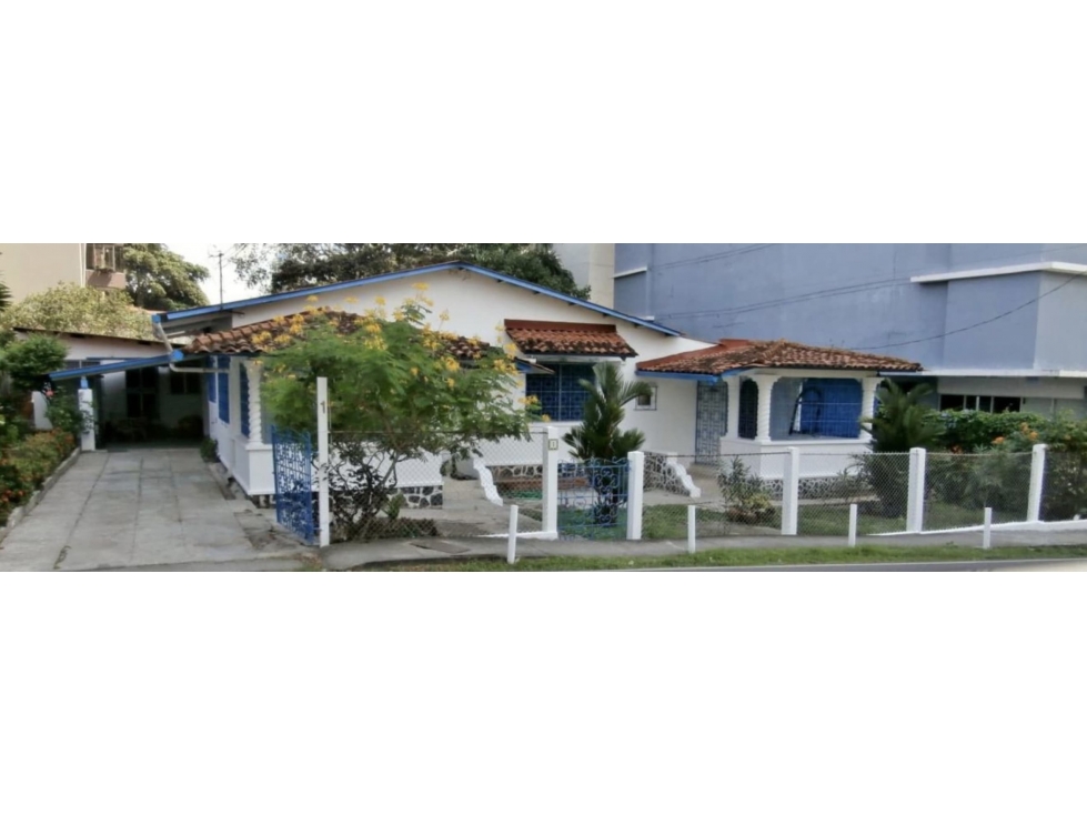 SE ALQUILA CASA COMERCIAL EN VIA PORRAS >>ESQUINERA<<