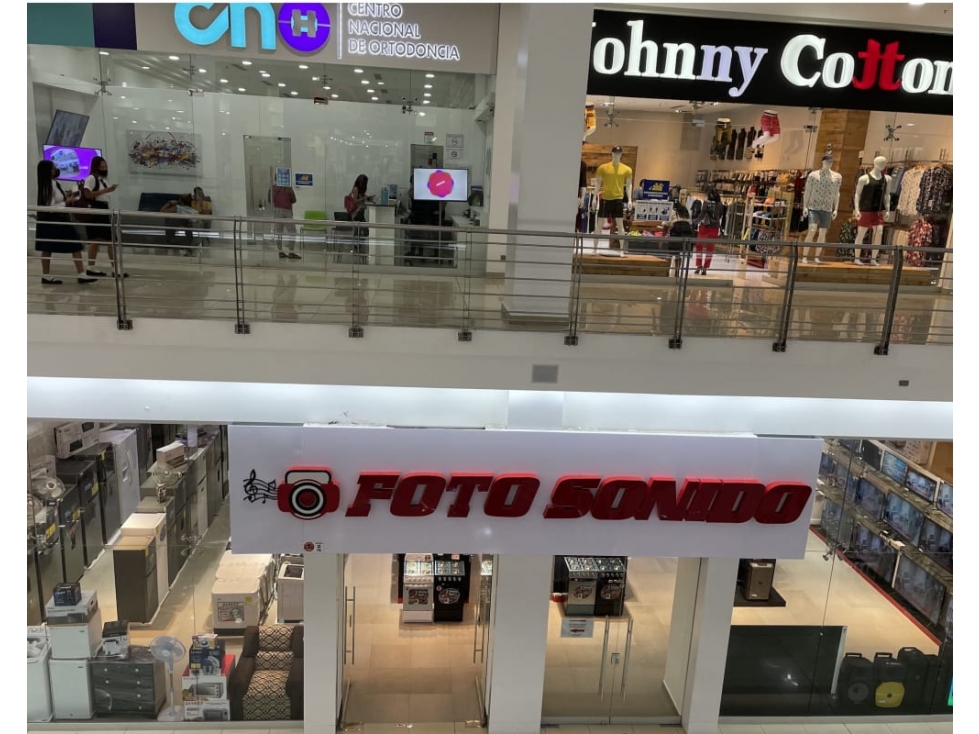 SE VENDE LOCAL EN CENTRO COMERCIAL >>380MT2